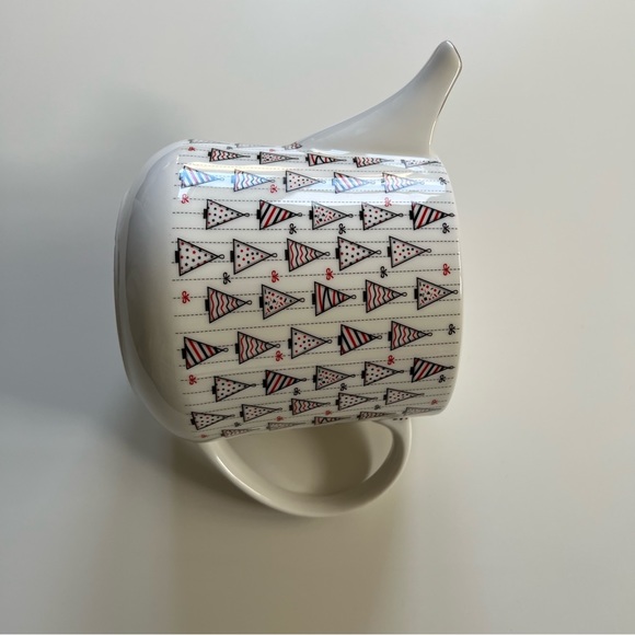 Grace’s Teaware White, Green, and Red Christmas Teapot - Picture 7 of 8